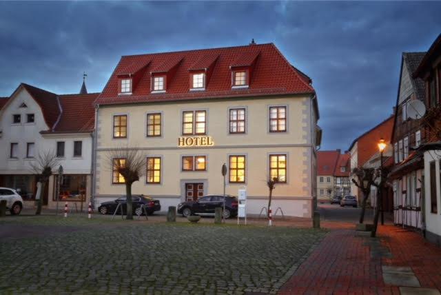 Hotel Am Markt Oebisfelde Экстерьер фото